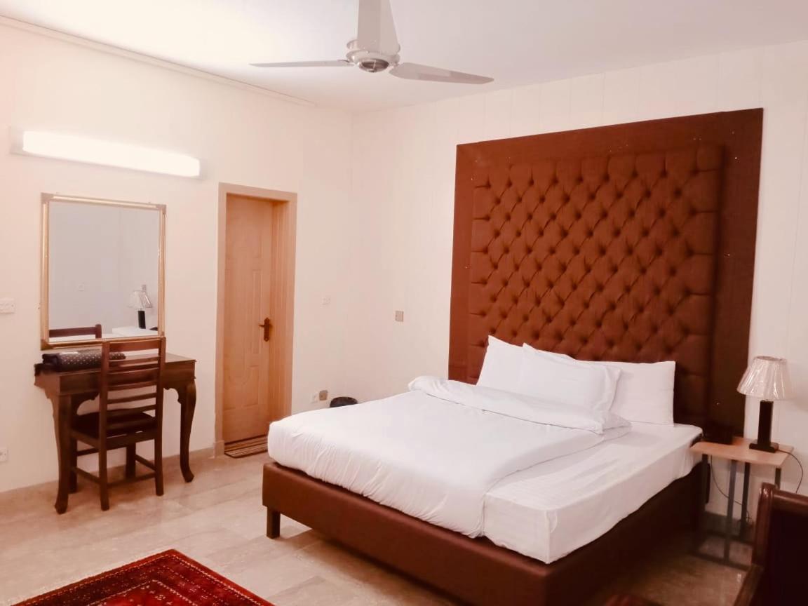 Hotel Blue Moon Residency Islamabad Exterior foto