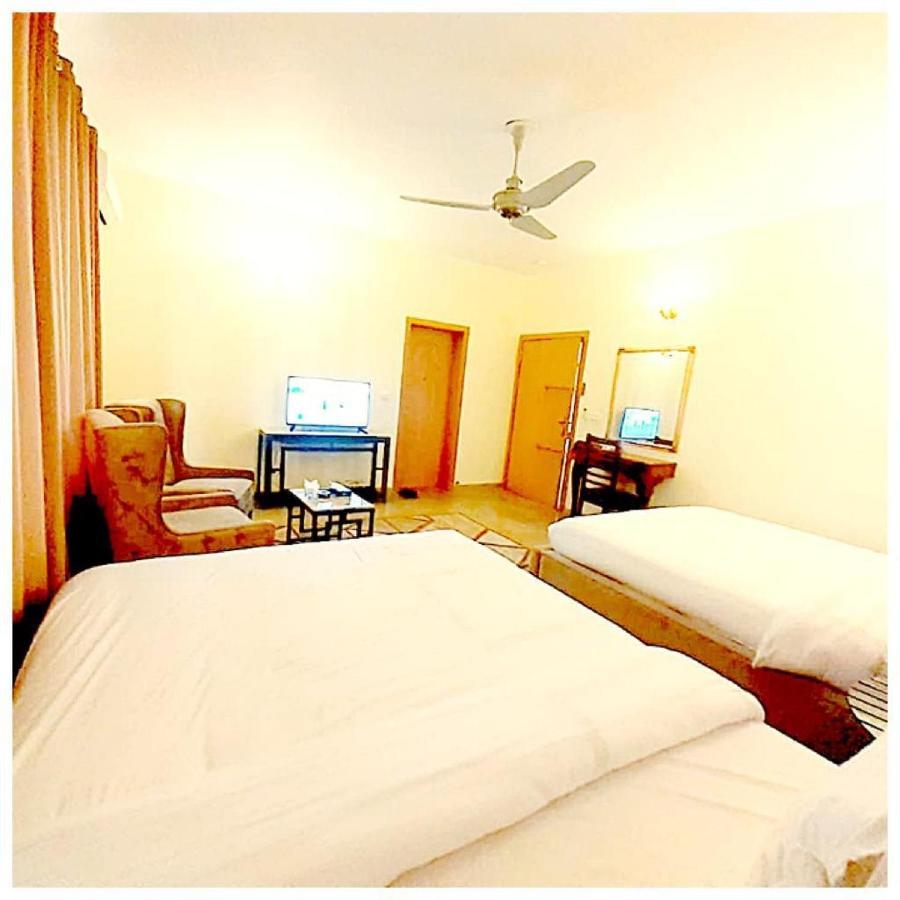 Hotel Blue Moon Residency Islamabad Exterior foto